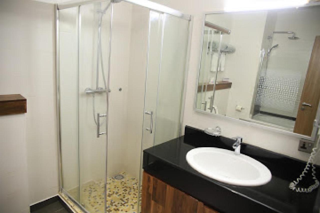 Room In Lodge - Best Western Plus-Ibadan Esterno foto